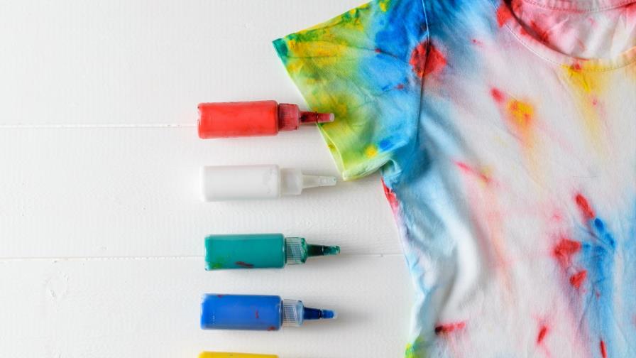 DIY: Reinventa tus camisetas blancas con la tendencia Tie-Dye