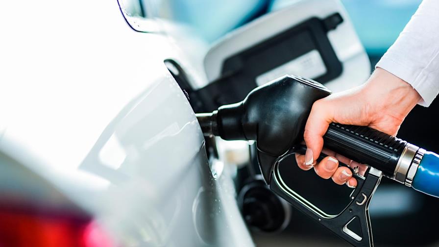 Petróleo provoca alzas en precios de combustibles 