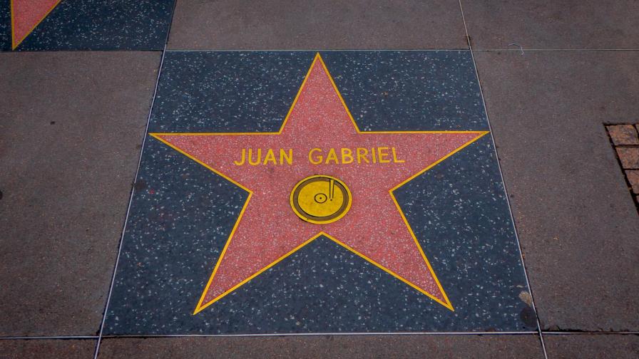 Una vez más, el manager de Juan Gabriel insiste en que sigue vivo