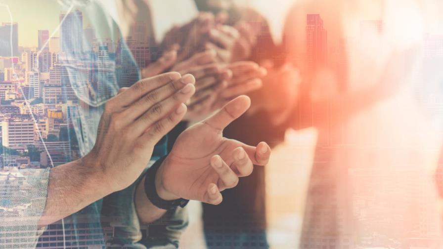 Aplausos en todo el mundo: una iniciativa para destacar a los profesionales de la salud