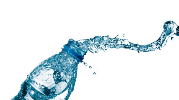 Un estudio confirma la calidad del agua en las botellas de vidrio y plástico