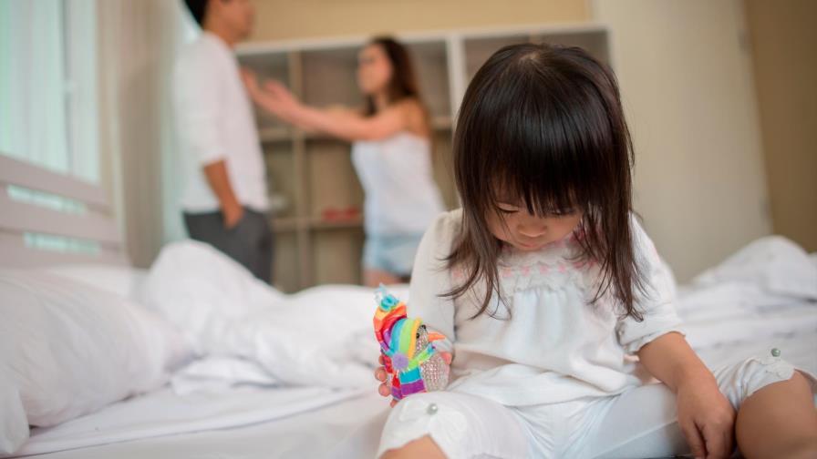 La niña siempre en medio La niña siempre en medio