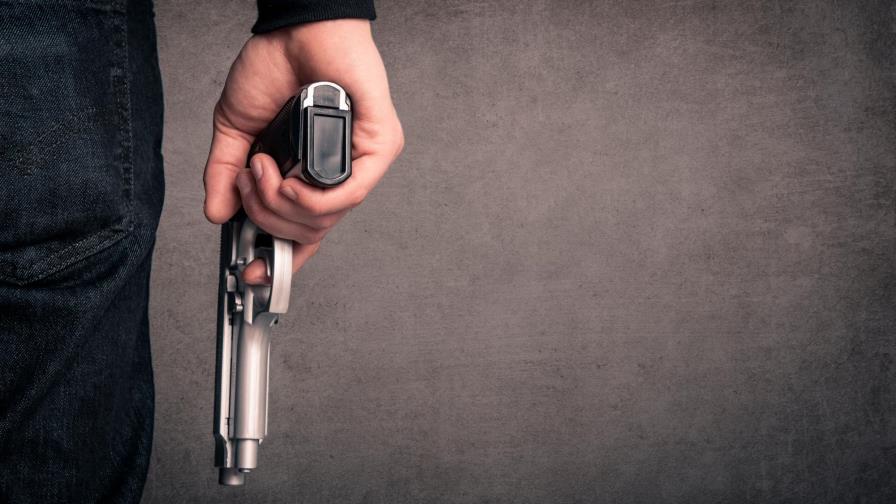 Niño de dos años encuentra arma de su padre y se dispara Niño de dos años encuentra arma de su padre y se dispara
