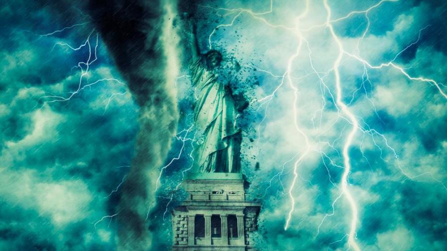 ¡Como en las películas! Un rayo golpeó la Estatua de la Libertad