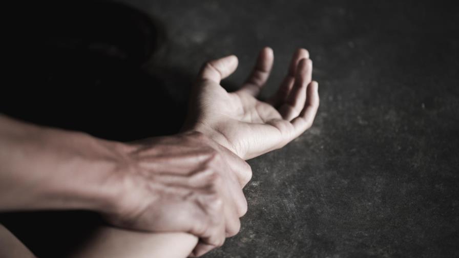 Apresan hombre acusado de violar a su hijastra durante 10 años Apresan hombre acusado de violar a su hijastra durante 10 años