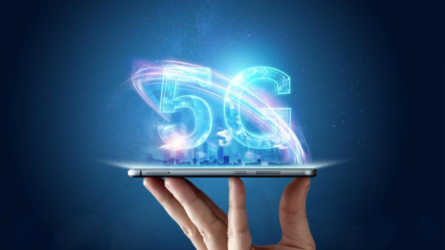 Atacan antenas de telefonía en Reino Unido por rumor de que tecnología 5G propaga el COVID-19 