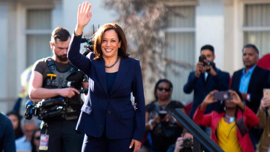 El estilo práctico de Kamala Harris y su pasión por los Converse
