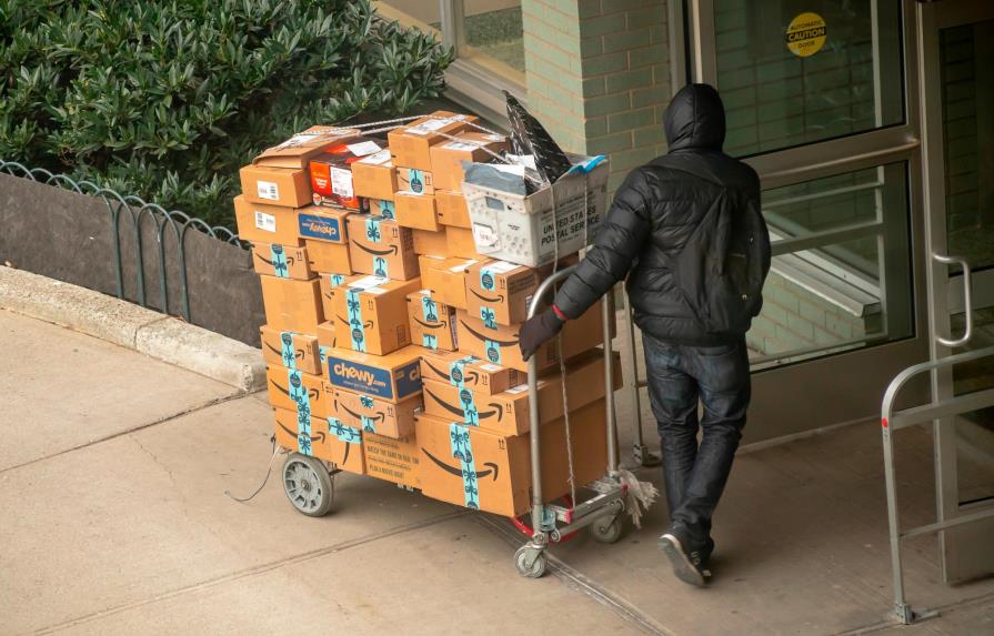 Amazon no coopera con autoridades luego que su repartidor robara paquete 