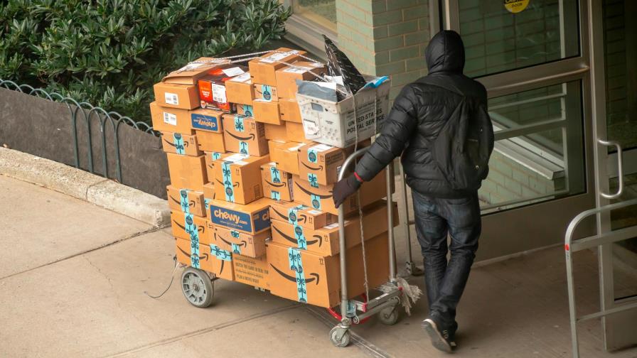 Amazon no coopera con autoridades luego que su repartidor robara paquete 