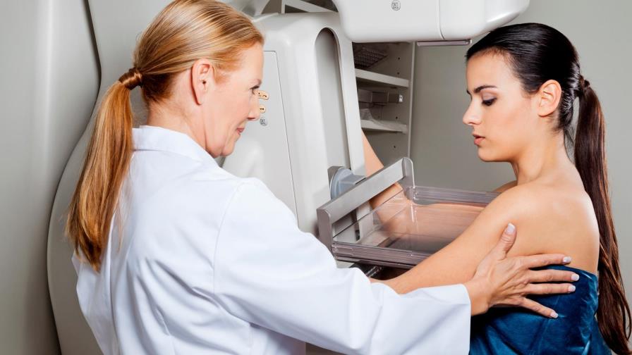 Hallan en las hormonas masculinas una posible clave contra el cáncer de mama
