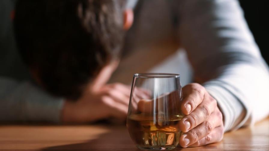 Esto pasa en tu cuerpo si bebes alcohol con el estómago vacío