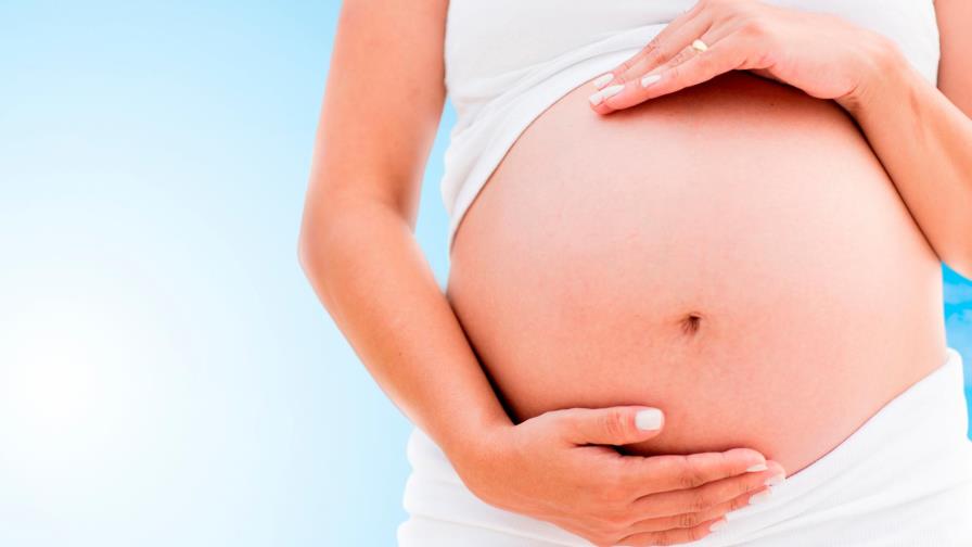 ¿Puede una mujer embarazada con coronavirus transmitírselo a su bebé? ¿Puede una mujer embarazada con coronavirus transmitírselo a su bebé?