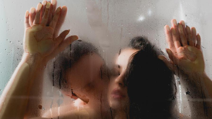 Consejos para hacer el amor en el agua sin riesgos