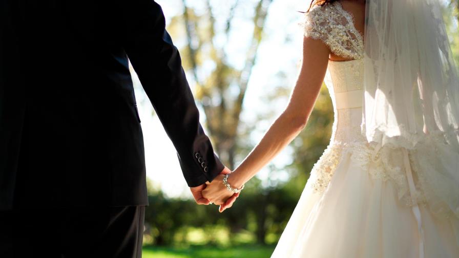 Su madre le pagó a su prometido y por eso canceló su boda