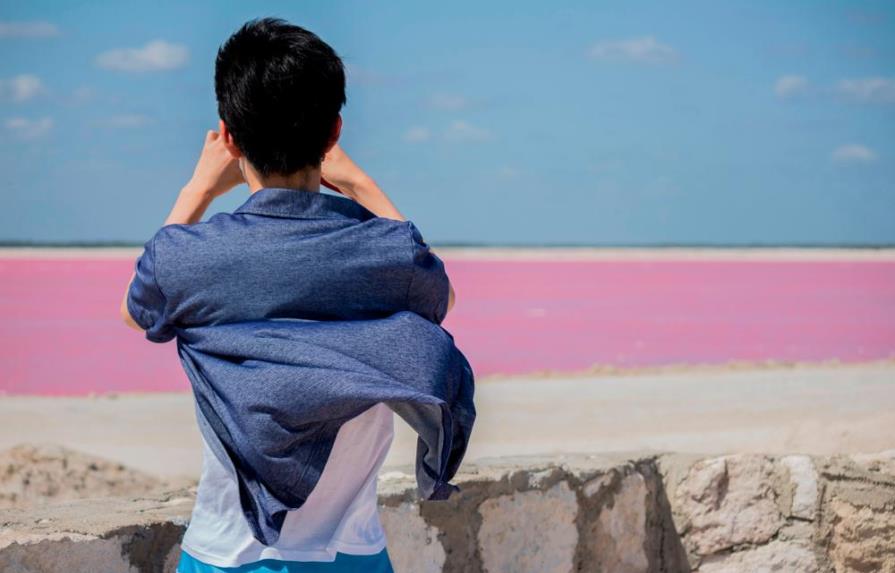 Parece de ficción pero es real: la laguna rosada escondida en México
