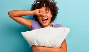 4 hábitos para desinflamar la cara hinchada de las mañanas