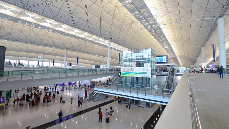 Hong Kong amanece con más de 300 vuelos cancelados Hong Kong amanece con más de 300 vuelos cancelados