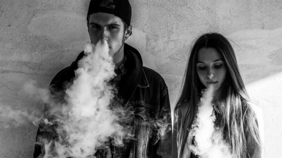 Consejos para ayudar a un adolescente que fuma Consejos para ayudar a un adolescente que fuma