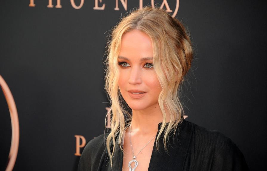 Jennifer Lawrence se suma a otras famosas de Hollywood en una nueva moda