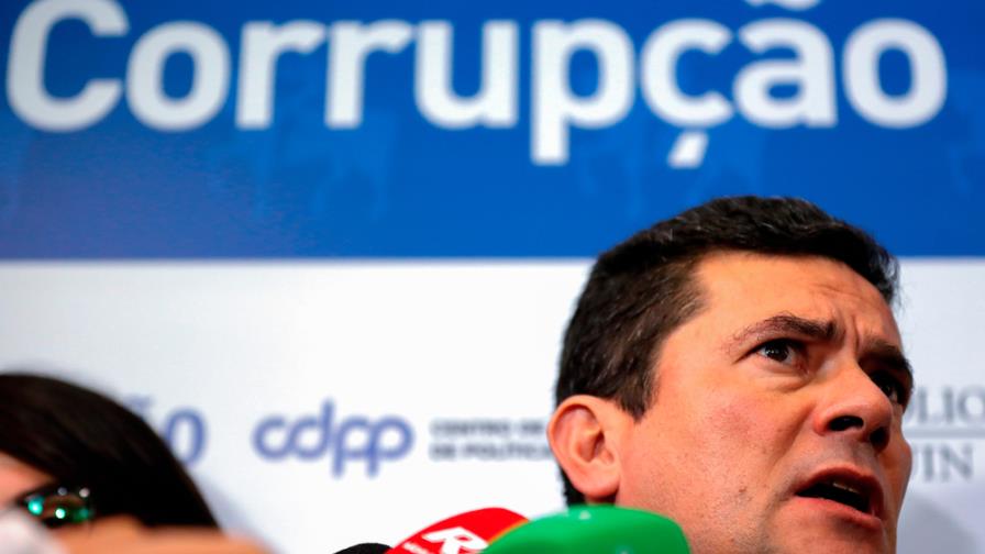 Juez Moro pide licencia de 5 días en medio de cuestionamientos sobre Lava Jato Juez Moro pide licencia de 5 días en medio de cuestionamientos sobre Lava Jato