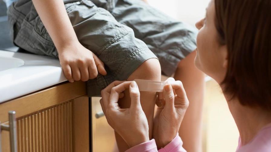 Primeros auxilios: así debes curar una herida en tu casa para evitar que se infecte