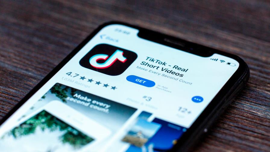 Dejó la universidad y ahora gana 5 millones de dólares por sus videos en TikTok Dejó la universidad y ahora gana 5 millones de dólares por sus videos en TikTok