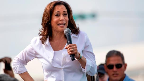 Kamala Harris y su pasión por los Converse