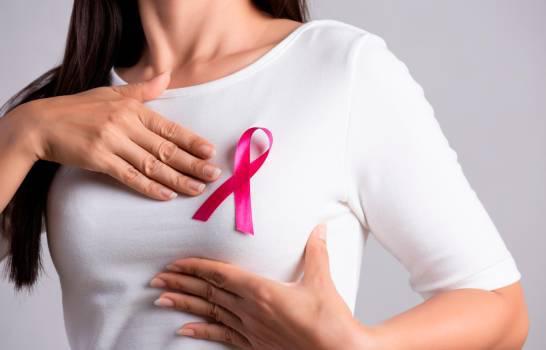 Influencers presentan campaña sobre cáncer de mama 