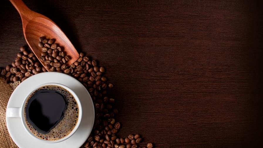 Puedes reducir las ojeras con café