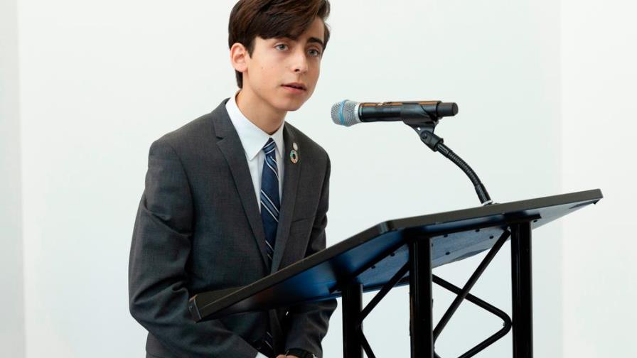 Se filtran conversaciones amorosas de Aidan Gallagher con una fan