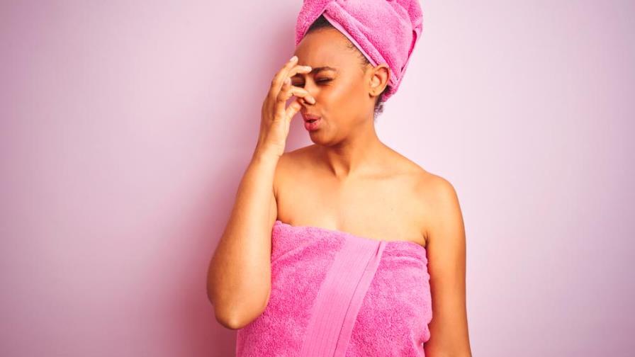 ¿No puedes quitarle el olor a humedad a tus toallas? Prueba con este truco