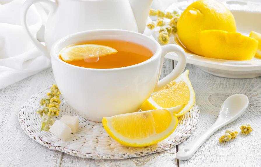 El té caliente de limón y bicarbonato no elimina el coronavirus