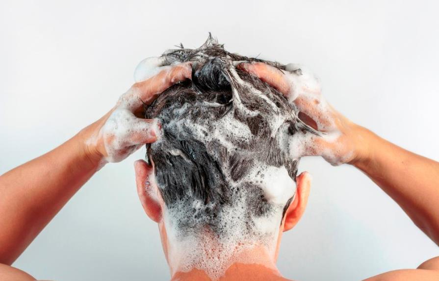 Consejos para el correcto lavado y cuidado del pelo masculino