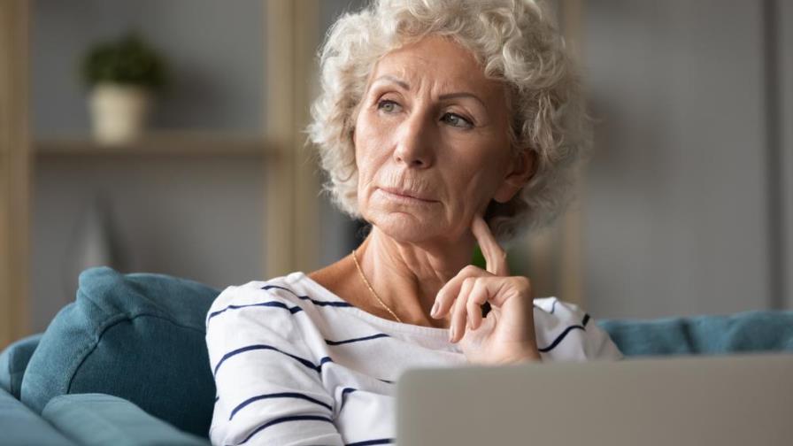 Cómo utilizar cáscara de papa para las canas