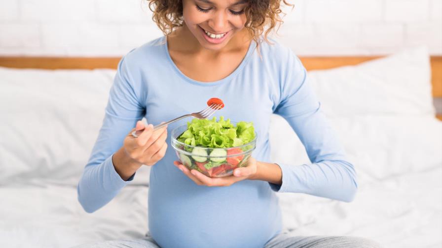 Así debe ser tu alimentación durante el embarazo