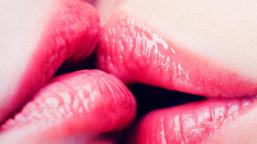 Beso blanco: una tendencia sexual con muchos riesgos