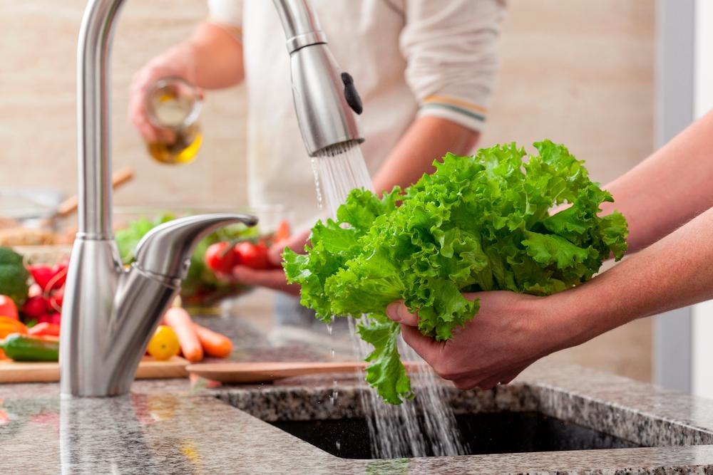 Carrefour - ¿Sabías que disponemos de desinfectante de frutas y verduras  #CarrefourSoft? Prepara el agua para desinfectar frutas y verduras 😉 🛒