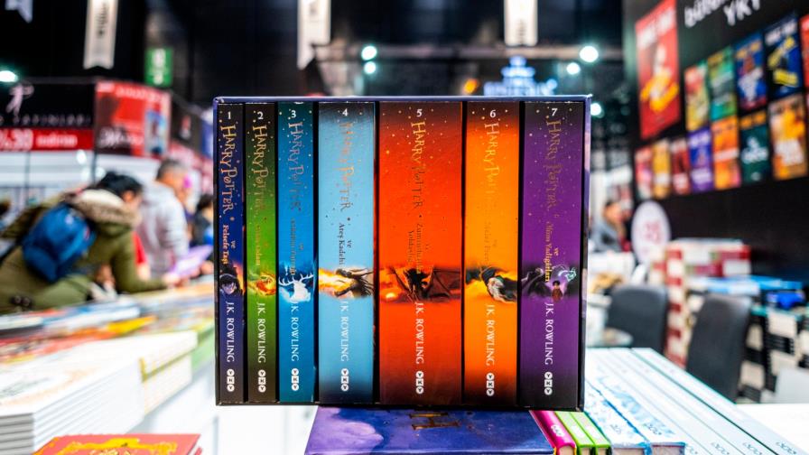 Caen las ventas de los libros de J.K. Rowling tras sus comentarios transfóbicos