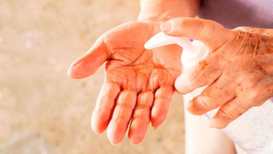 Mary Kay fabrica y dona desinfectante para manos para combatir el COVID-19