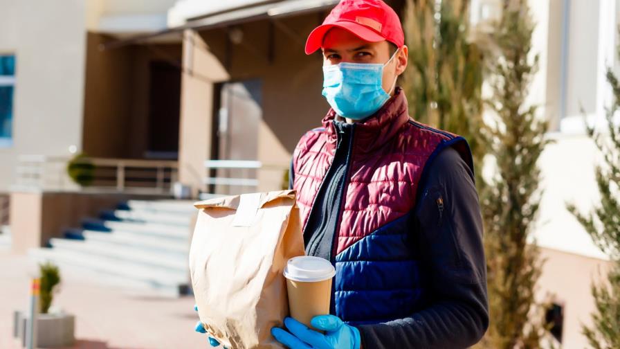 ¿Pueden los alimentos transportar el virus (COVID-19)?