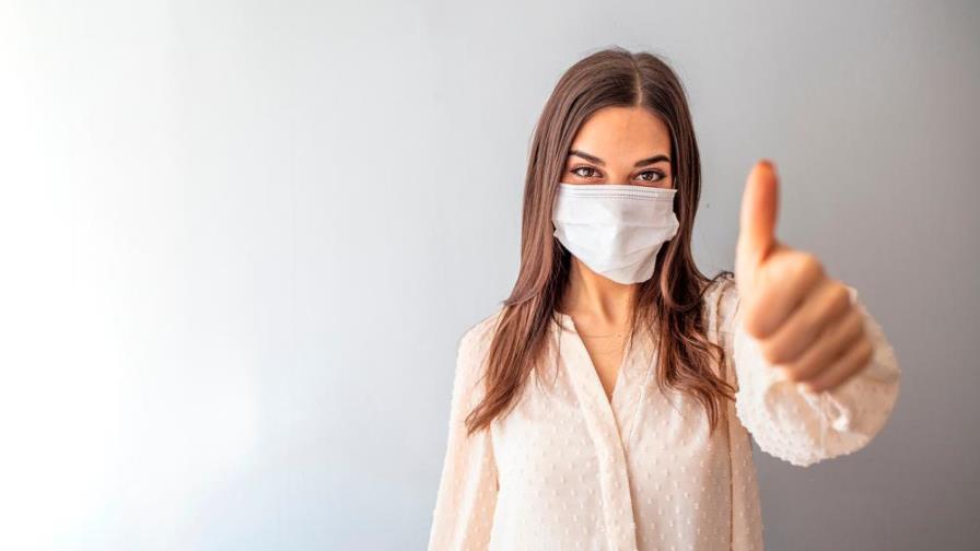 ¿Te has vacunado? Aún debes usar la mascarilla y es por este motivo