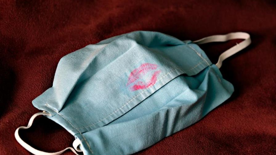 Harvard recomienda el sexo con mascarillas