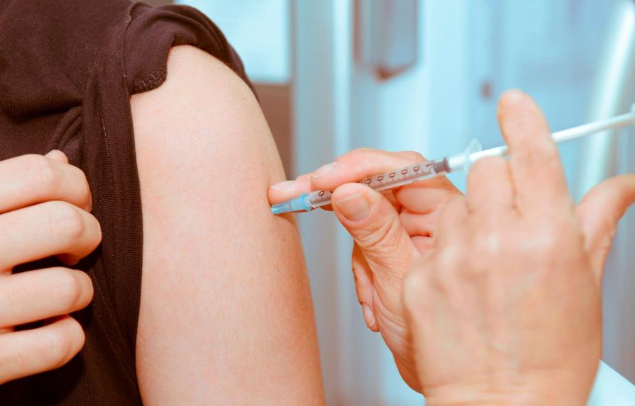 Moderna dice que su vacuna en ciernes también genera anticuerpos en mayores