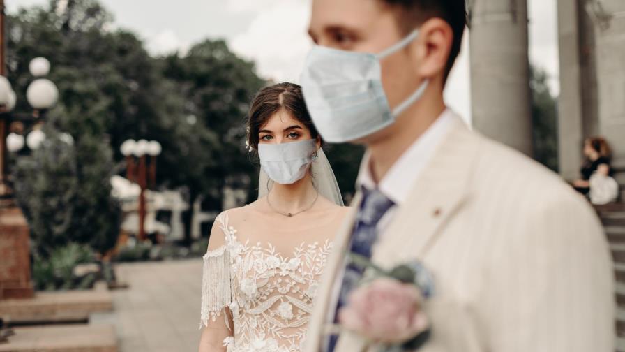 Bodas en tiempos de pandemia: las parejas se resisten a las restricciones
