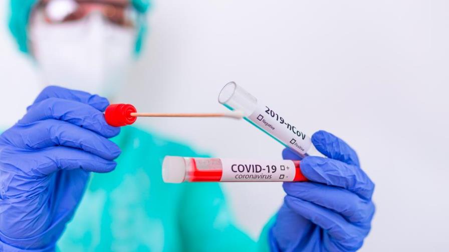 Guía para entender las diferencias entre las pruebas de Covid-19 (y cuál de ellas necesitas)