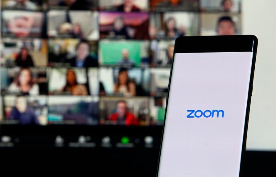 Zoom ya permite expulsar y denunciar participantes 