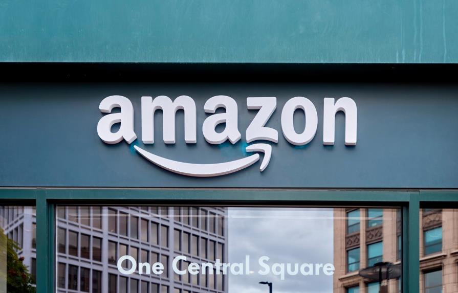 Amazon se compromete a aumentar los puestos de liderazgo de mujeres y negros