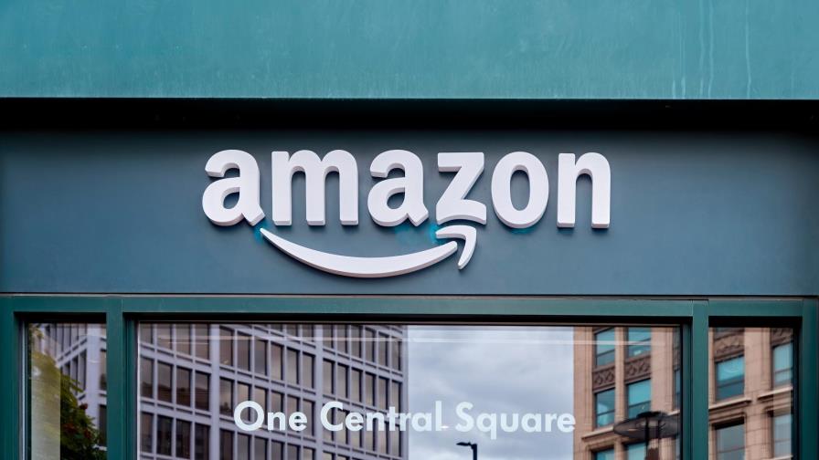 Amazon se compromete a aumentar los puestos de liderazgo de mujeres y negros