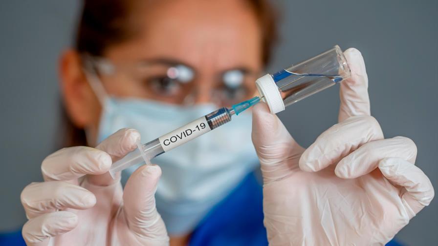 ¿Vacunas contra el coronavirus a precio de costo? No, dicen tres fabricantes