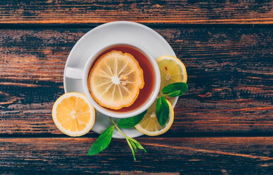 Por qué deberías tomar más té de limón